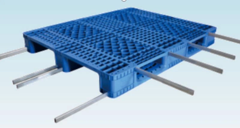 plastic pallet with steels